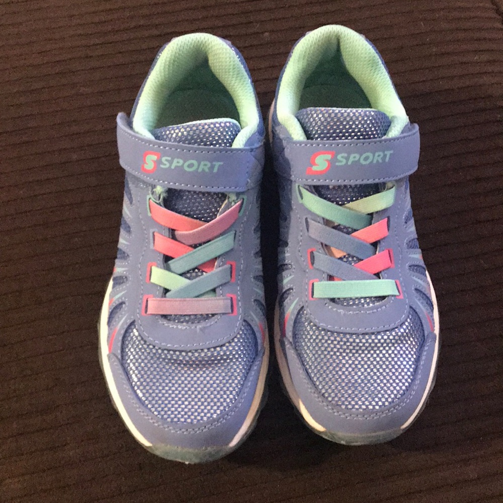 Sketchers Sport tennis shoes for girls